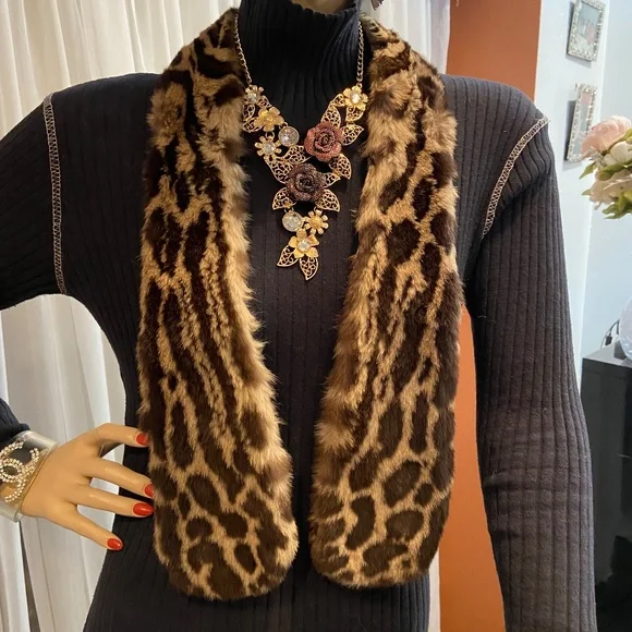 Animal Print Rex Chinchilla Collar - Picture 2 of 4